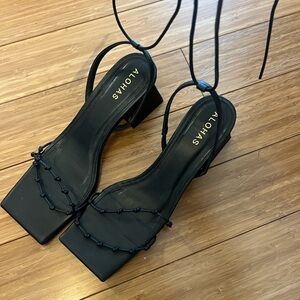 JUNIPER HEEL IN BLACK - ALOHAS🖤 - Sold out on Revolve